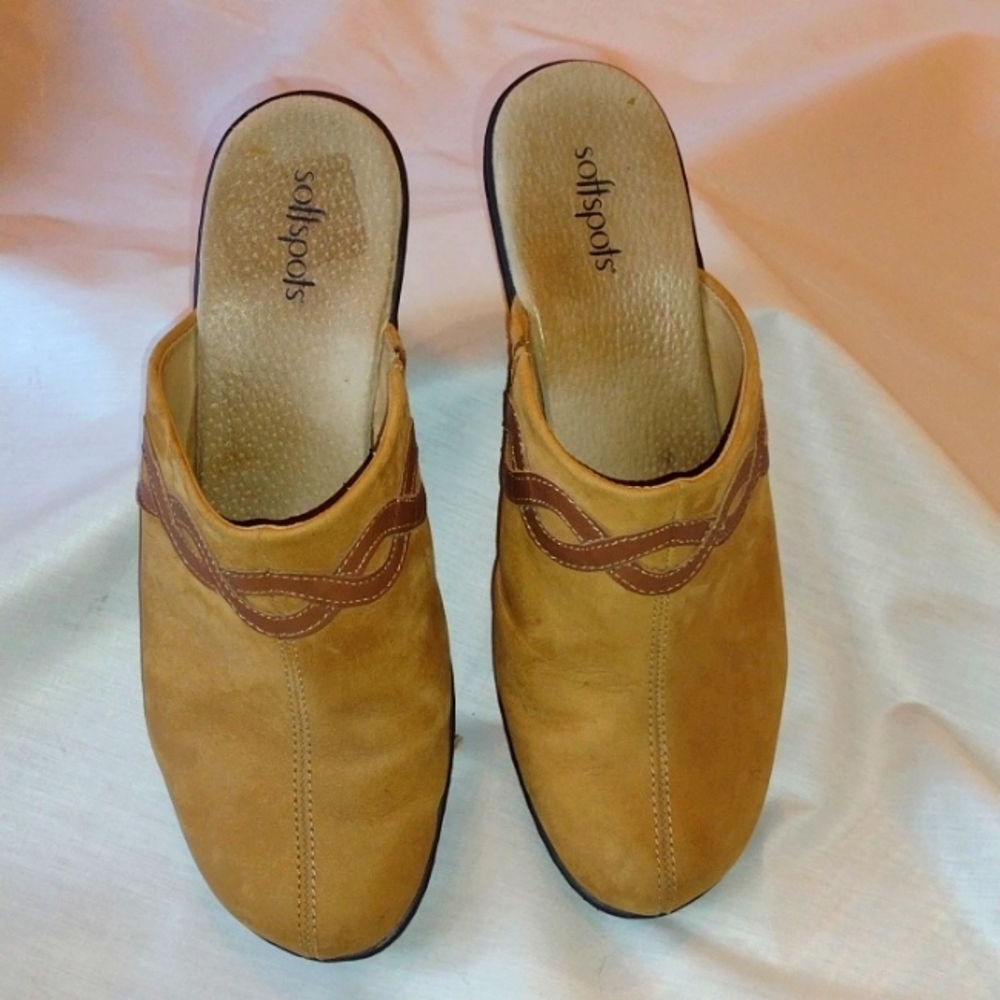 Softspots nubuck leather clogs
